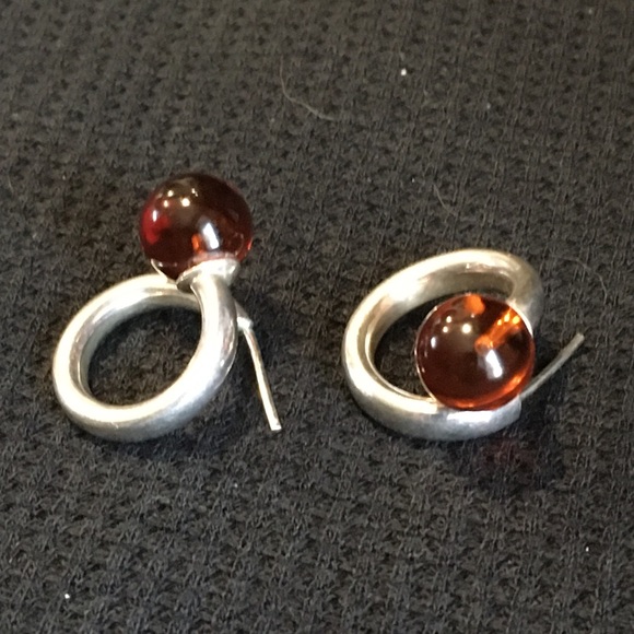 Silver corkscrew post earrings with orb detail - Picture 8 of 8